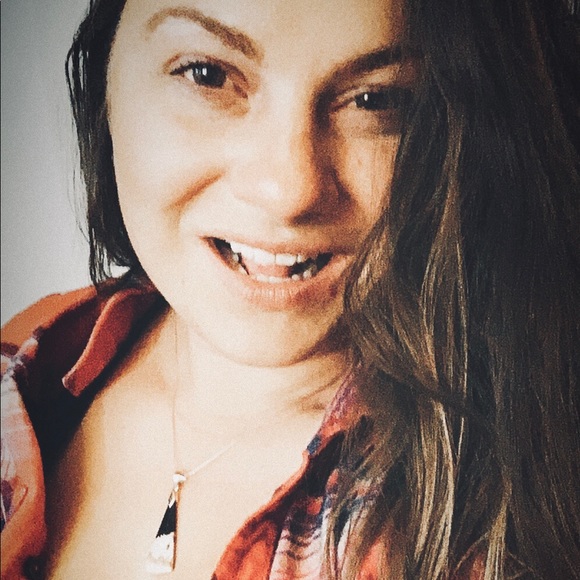 Meet your Posher, Laura - Picture 1 of 1